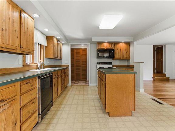4th image of 16 Woodland Avenue
