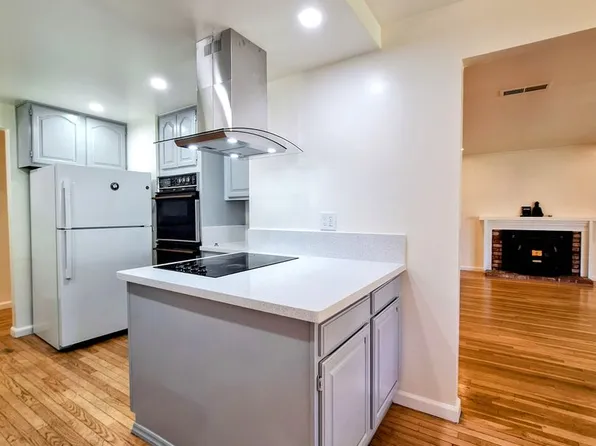 2098 Hoover Dr, Santa Clara, CA 95051