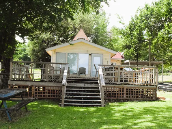 914 W Lake Dr, Weatherford, TX 76087