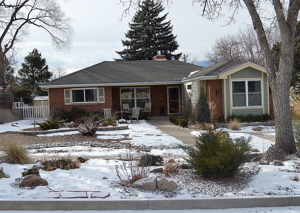 Front of brick rancher