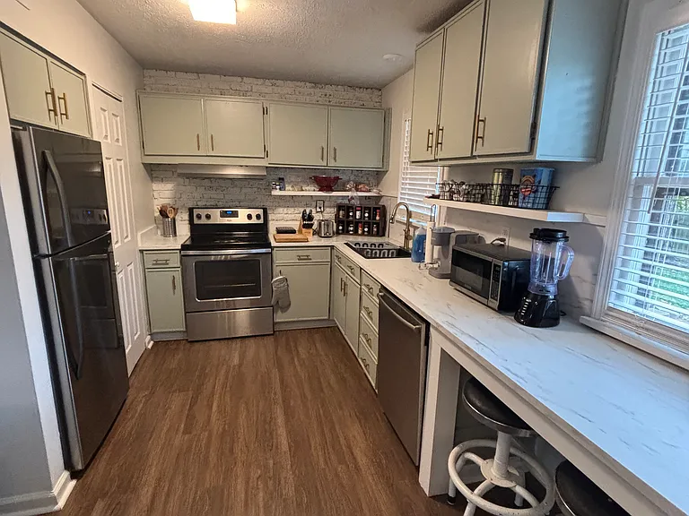 6802 Lake Buckhorn Ct — Photo 2
