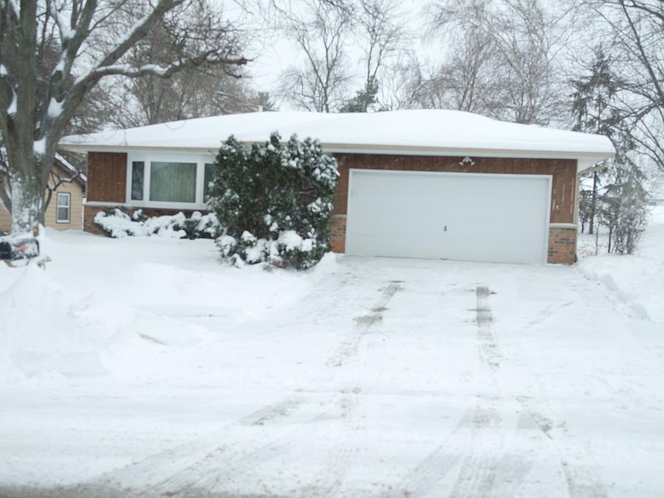 1st image of 821 Magnolia Dr