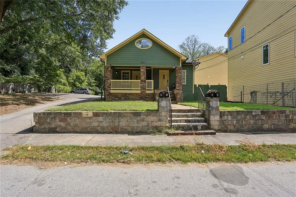3 bed, 1.0 bath, 1000 sqft, $1,395 — Photo 1