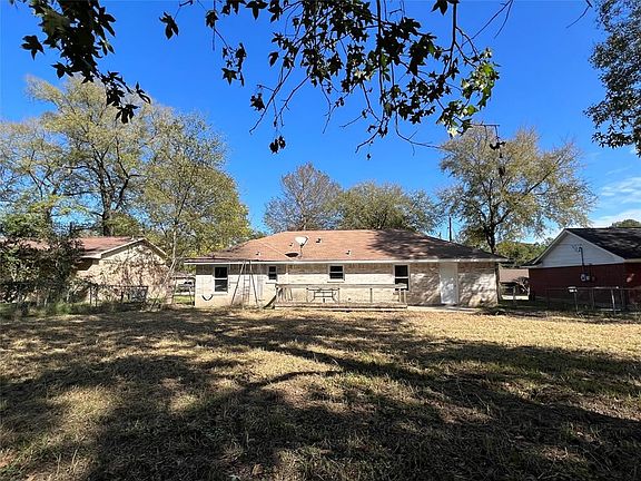 2nd image of 107 Laurie Ln