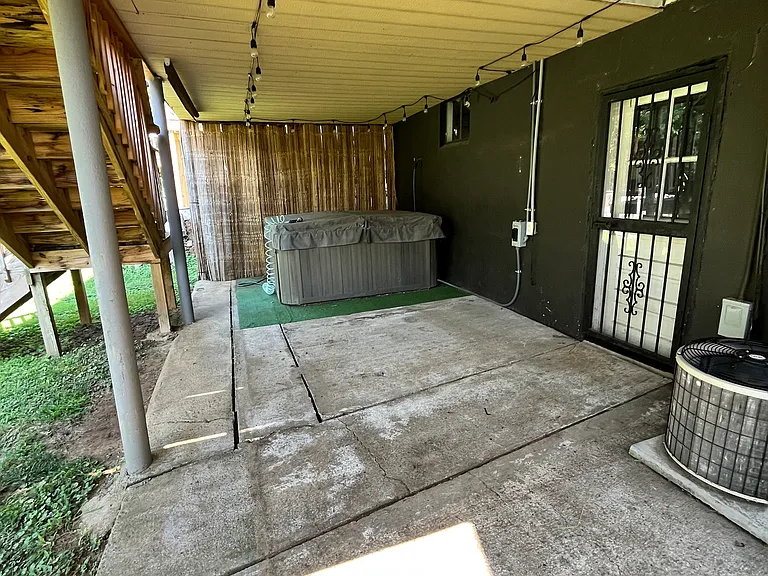 990 Vine St — Photo 19
