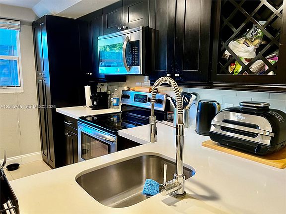 5th image of 111 Royal Park Dr APT 1F