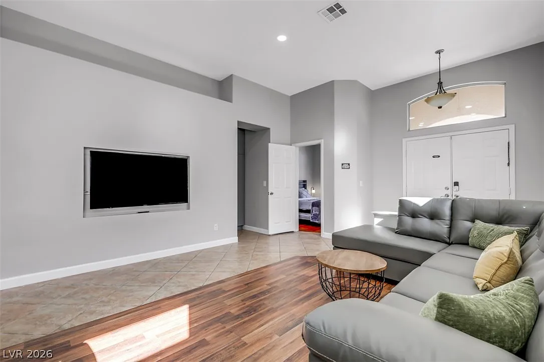 3 bed, 3.0 bath, 1946 sqft, $3,599 — Photo 4