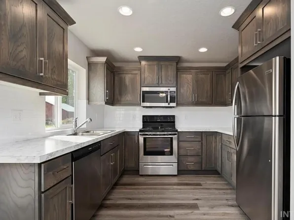 2406 N Washington Ave #B, Emmett, ID 83617