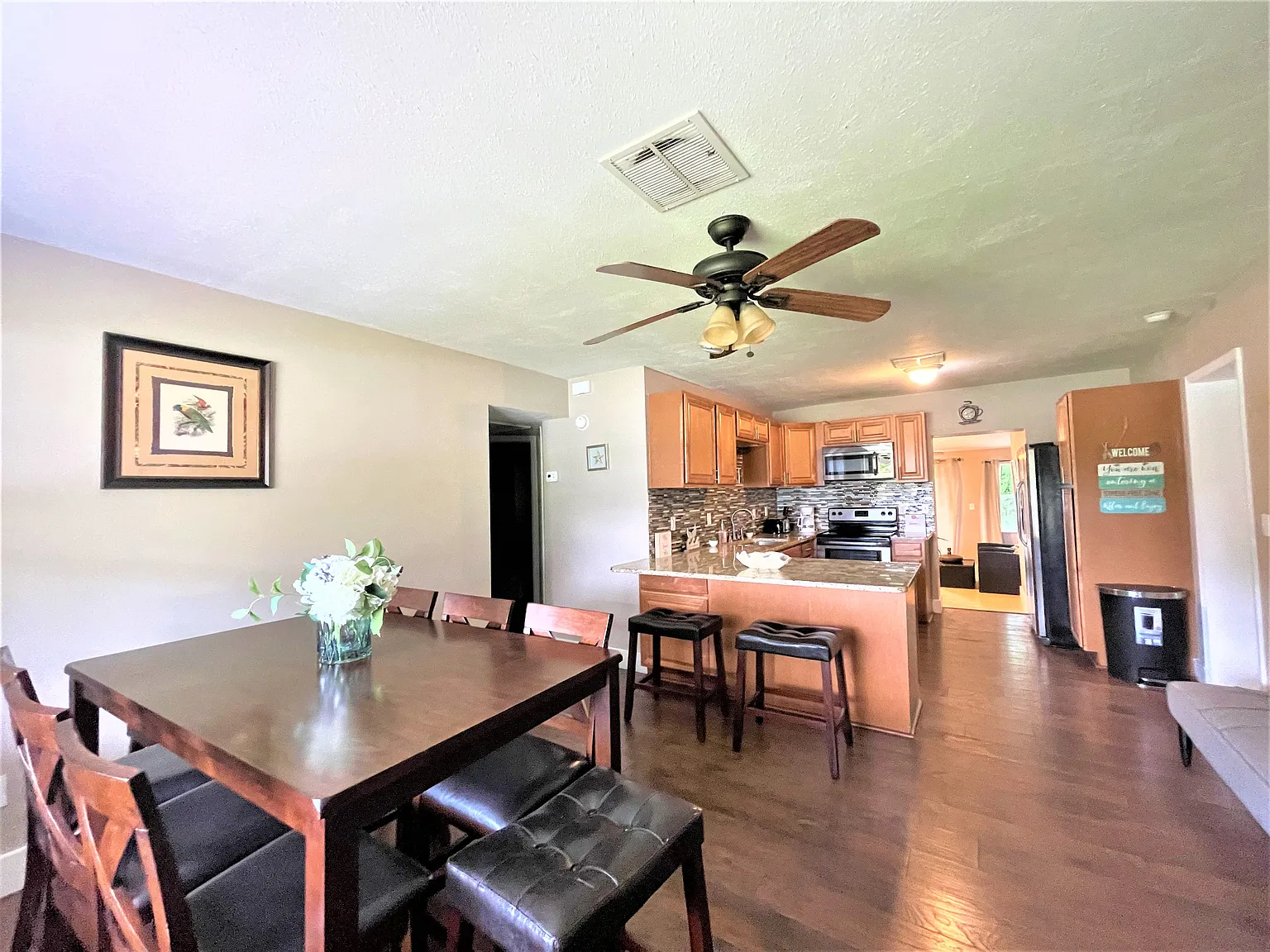 3 bed, 1561 sqft, $3,150 — Photo 2