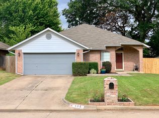 405 Pinehurst Dr, Midwest City, OK 73130