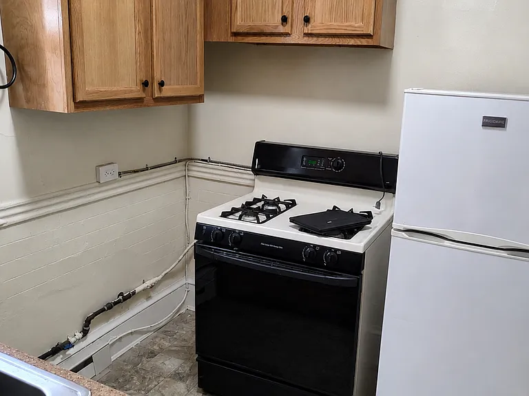 1067 Main St #4 — Photo 6