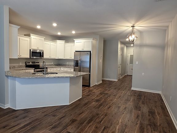 4th image of 1010 Grand Teton Dr