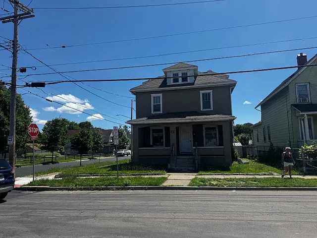 10 Mygatt St — Photo 12