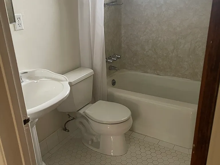 643 N Michigan Ave — Photo 12