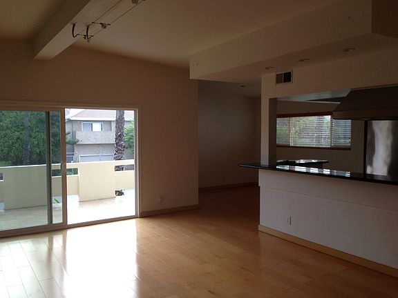 2nd image of 1234 19th St Unit D