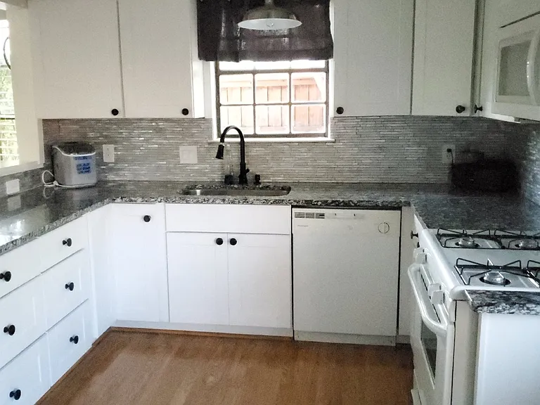 2027 Parkside Ct — Photo 3