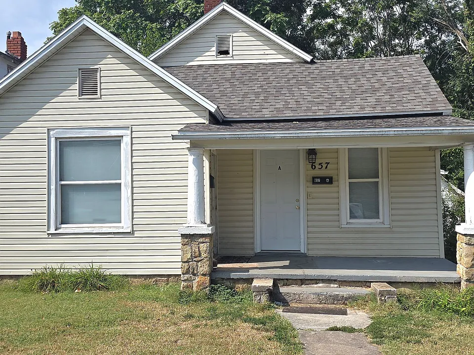 657 S New Ave