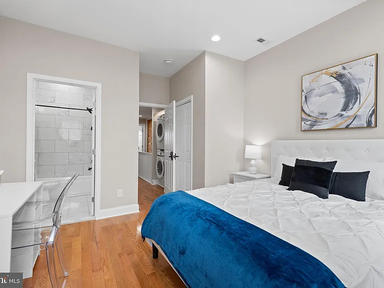 2235 E Chase St — Photo 28