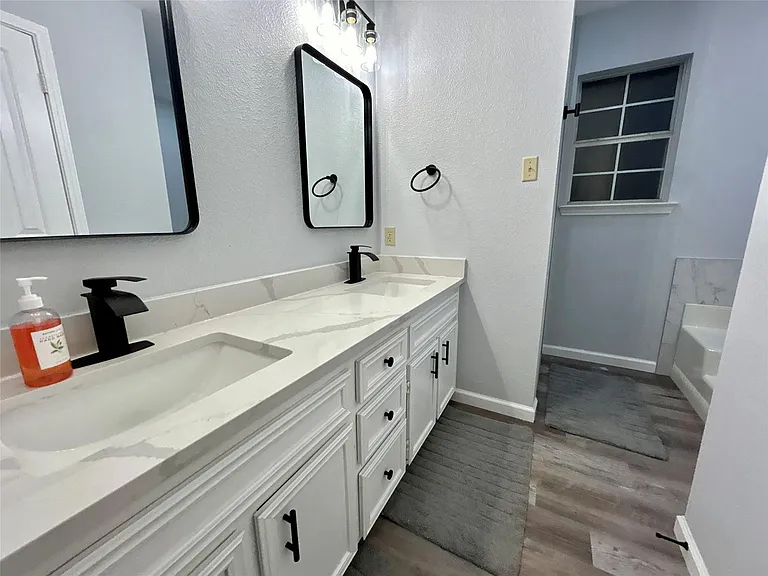 1701 Lynx Cir — Photo 16