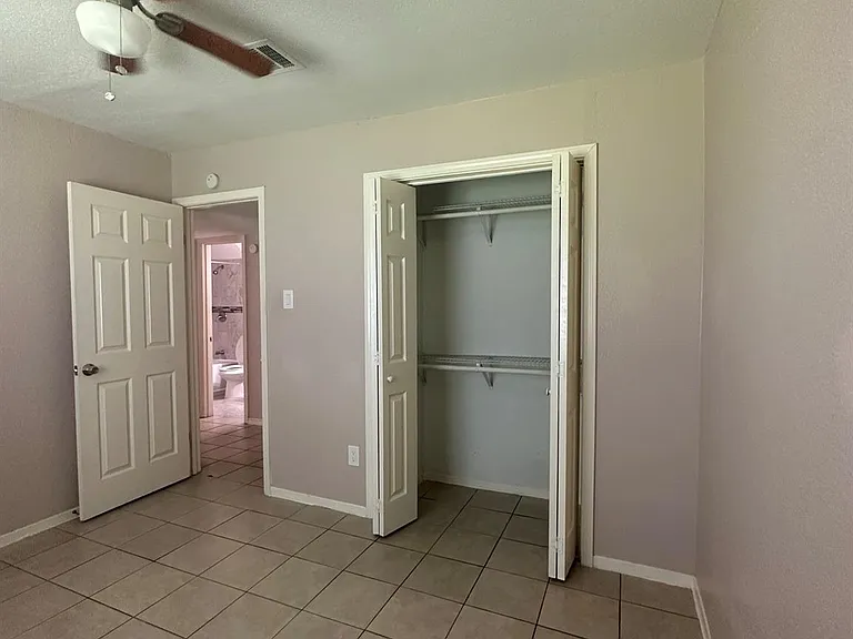 1222 Ravenscourt Dr — Photo 17