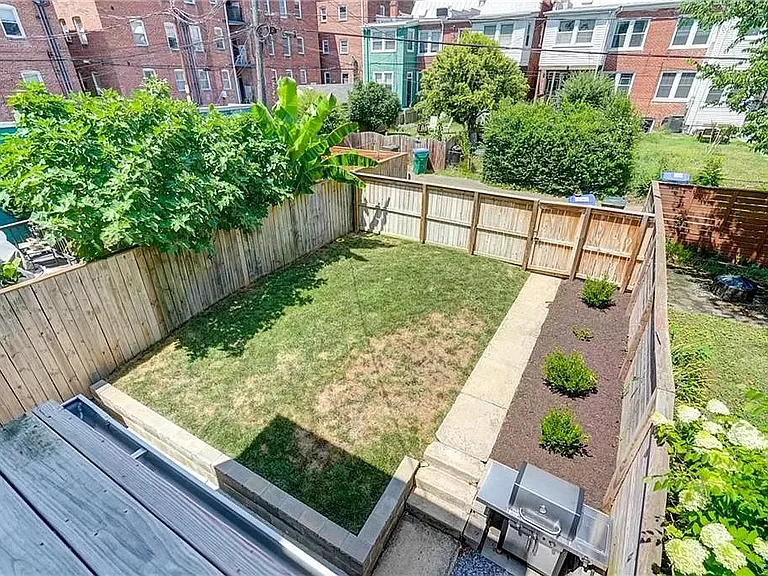 2414 Maplewood Ave — Photo 20