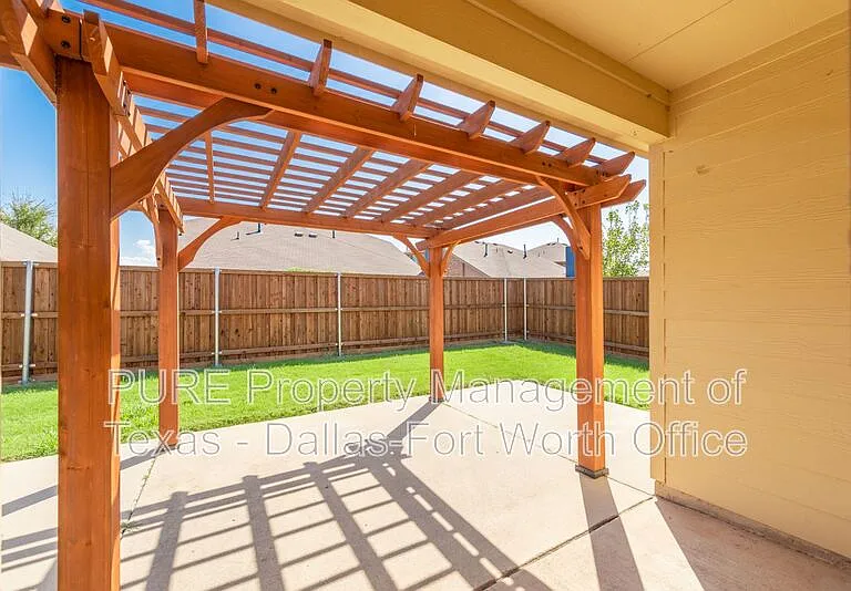 1012 Lake Hollow Dr — Photo 33