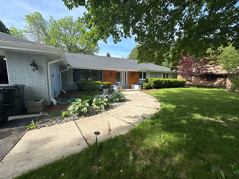 2110 W Woodbury Ln — Photo 20