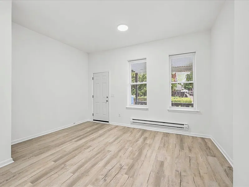 5 bed, 1248 sqft, $2,000 — Photo 3