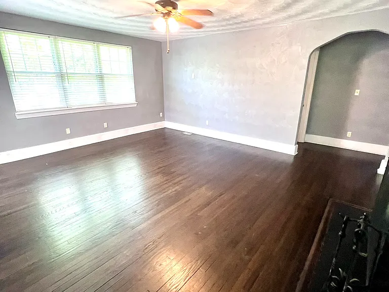 210 Pennsylvania Ave #1 — Photo 18