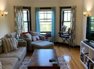 1202 W Roscoe St #2, Chicago, IL 60657