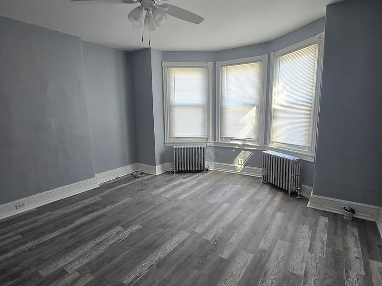 5122 Greene St — Photo 2