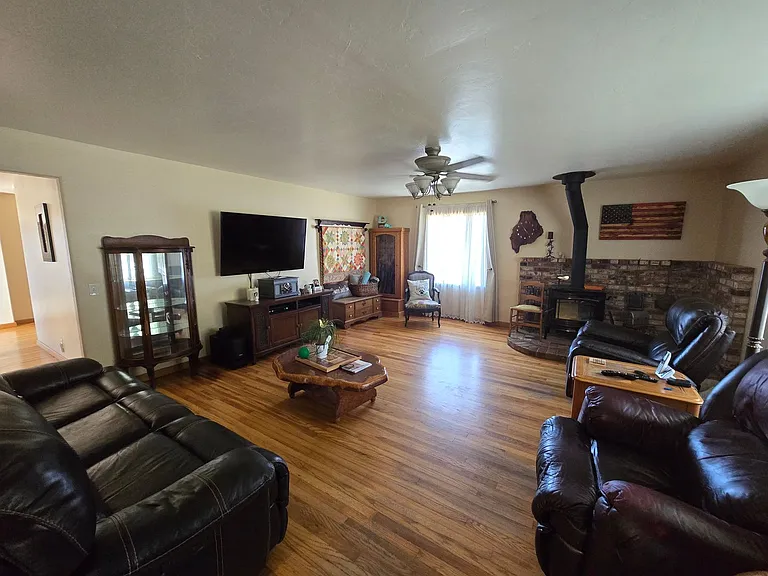 1316 Rohnerville Rd — Photo 6