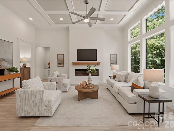 4th image of 1701 Beechwood Ln