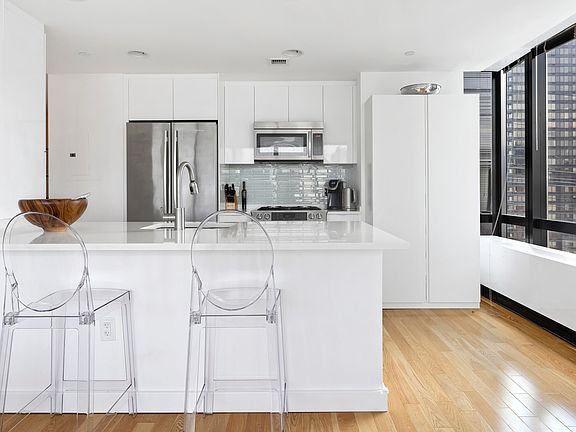 4th image of 1113 York Ave APT 24E