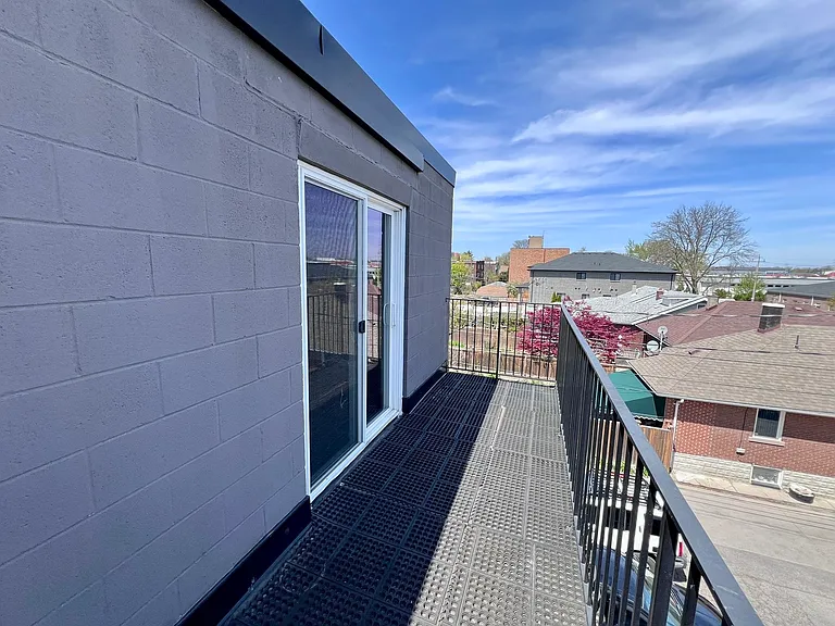 180 Tecumseh Rd E — Photo 11