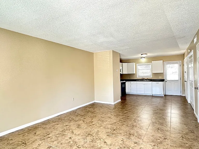 835A Ellen St — Photo 6