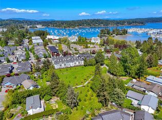 10480 Resthaven Dr #5, Sidney, BC V8L 3H3