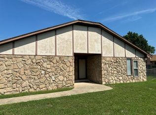 2010 Twisted Oak Dr, Norman, OK 73071