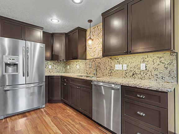 4th image of 604 8th St SW