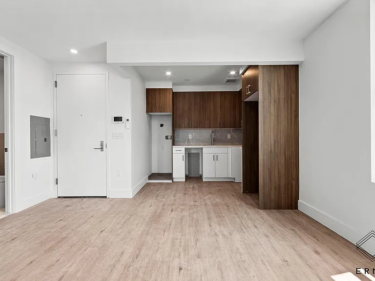 840 New York Ave #4L — Photo 4