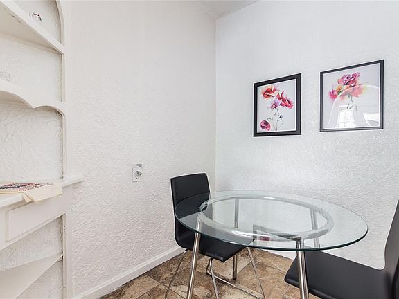4th image of 322 W Canty St #2