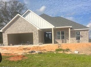 6 Sassafras Dr, Carriere, MS 39466