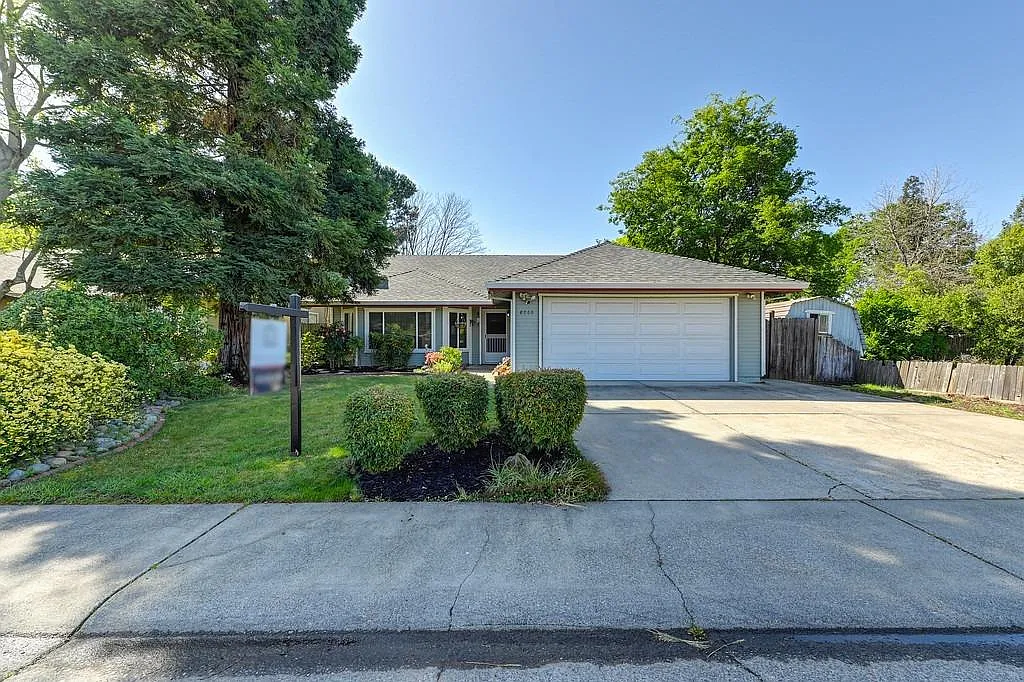 8066 Garryanna Dr photo 1