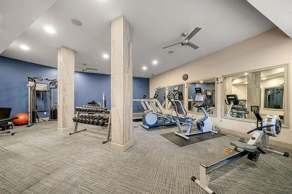 2 bed, 2.0 bath, 1002 sqft, $1,750 — Photo 4
