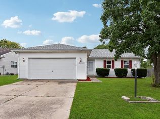 3103 Timberline Dr, Champaign, IL 61822