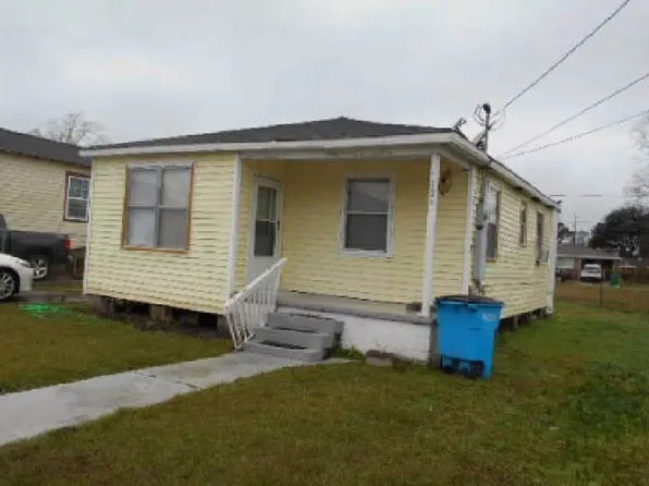 2126 Caluda Ln, Violet, LA 70092