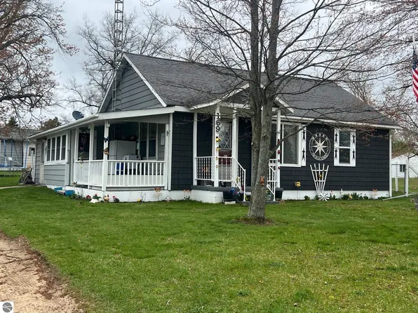 169 Ashley St, Harrison, MI 48625