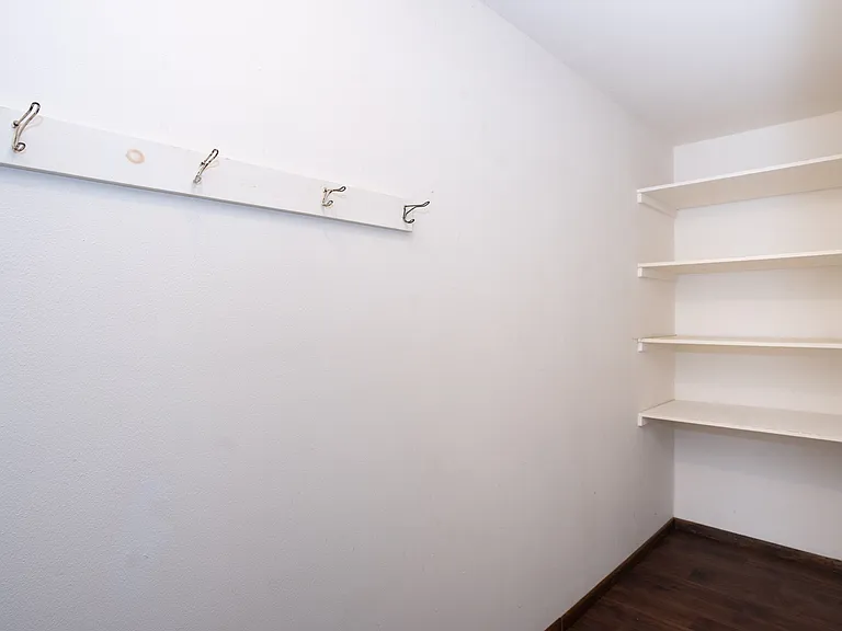 Fargo, ND Country Club Apartments | 21B | Closet