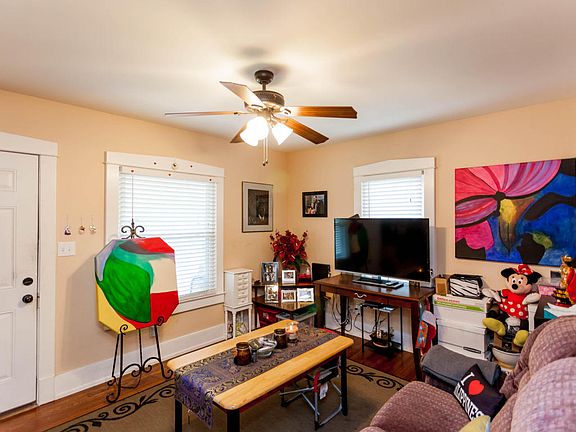 5th image of 517 E Brandeis Ave