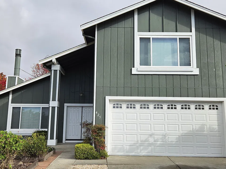425 Warwick Dr